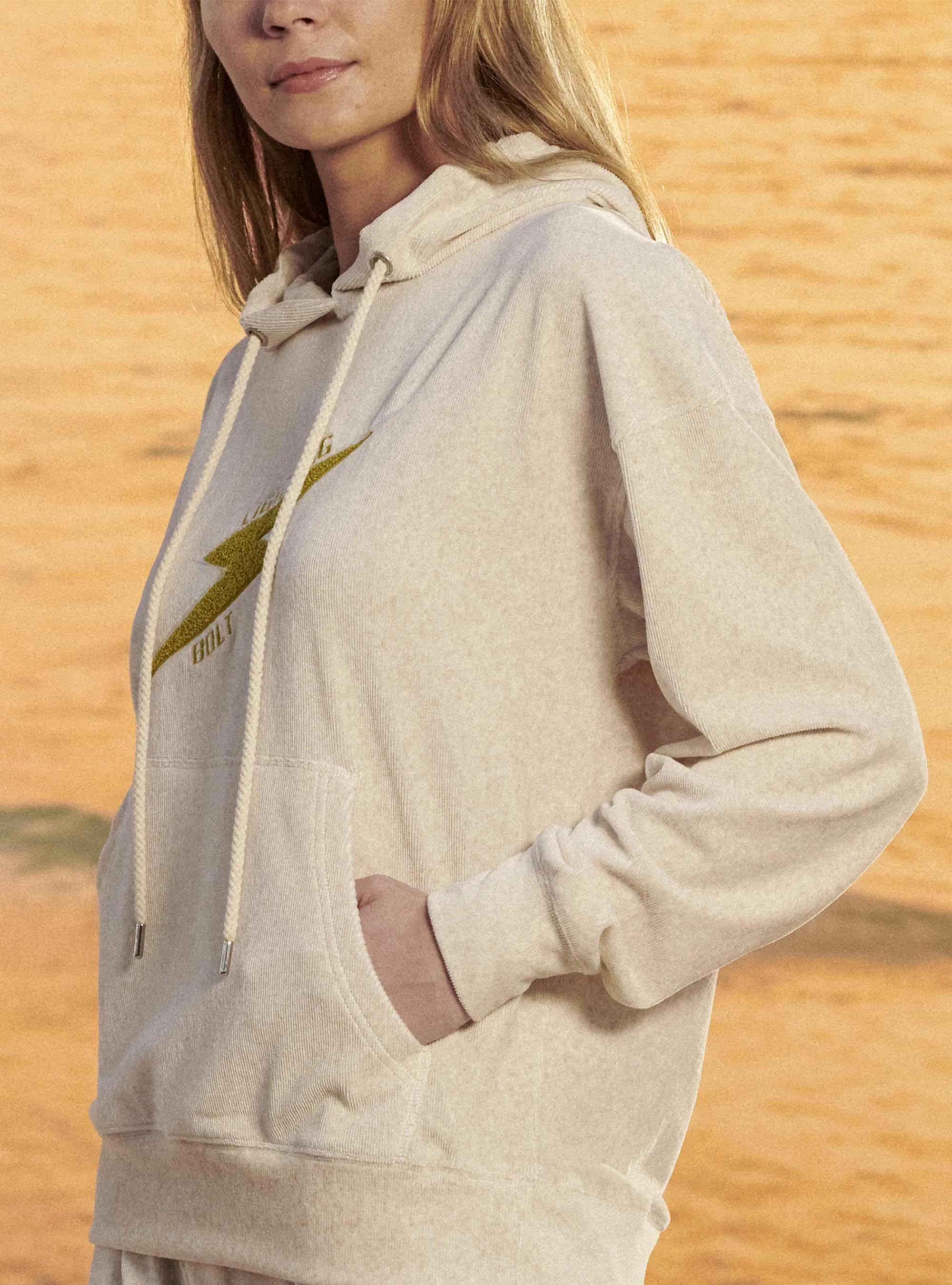 REGULAR HOODIE WITH FRONT EMBROIDERY