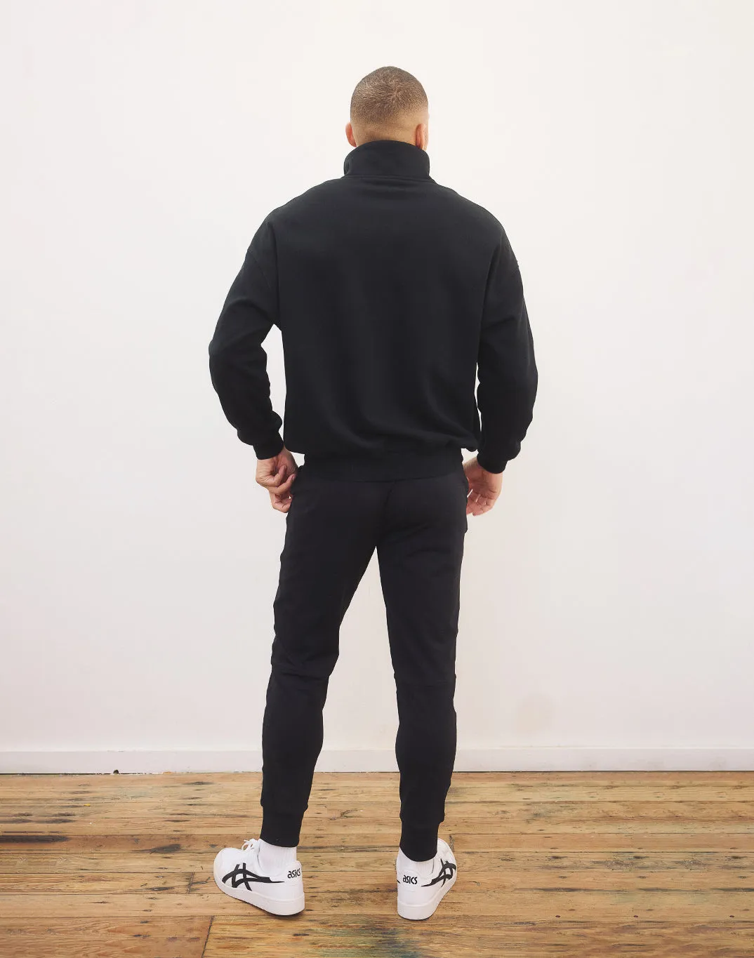 Snap Collar Sierra Sweatshirt in Black