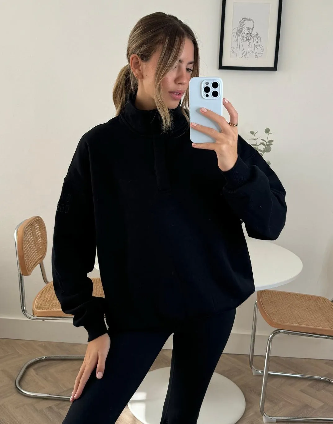 Snap Collar Sierra Sweatshirt in Black